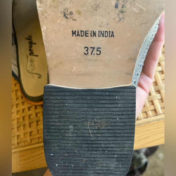FREE PEOPLE MULES. Great condition! Size 37.5 - Picture 6 of 6